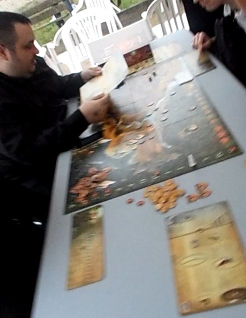 Andor, flou et flashé : on commence par la photo la moins réussie de ce reportage...