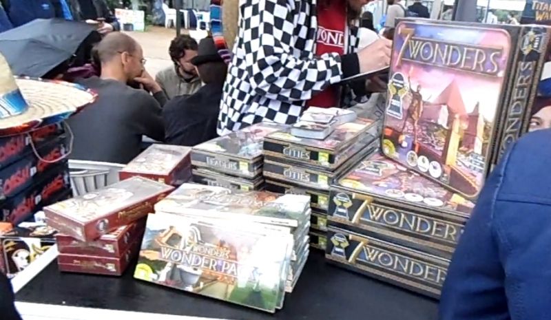 Le Stand de Repos Prod, avec déjà des Mascarade à la vente...