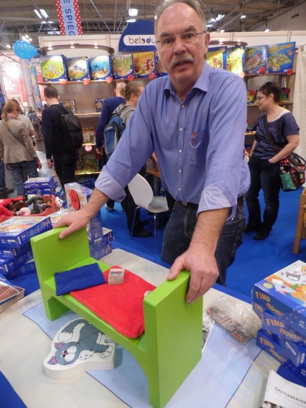 Le stand de Bedeluc, avec des jeux "grand format". Bizarrement, il y a plus de jeux grand format de proposés... pour les petits.