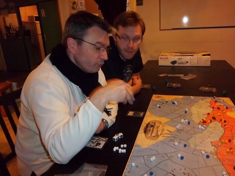 Les deux joueurs américains échaffaudant un plan d'ensemble...monsieur Cormyr et monsieur Nico.