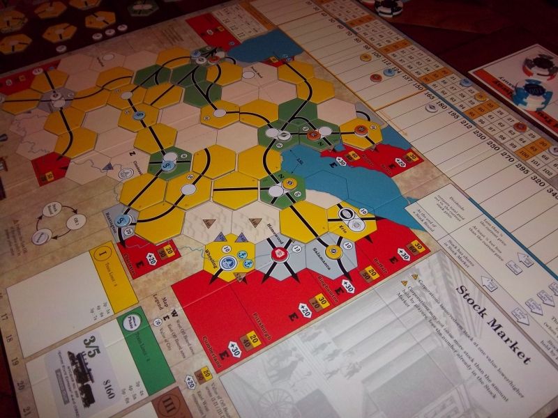 On approche de l'ouverture de la période III avec les tuiles marrons. Nous sommes à mi-parcours de la partie.