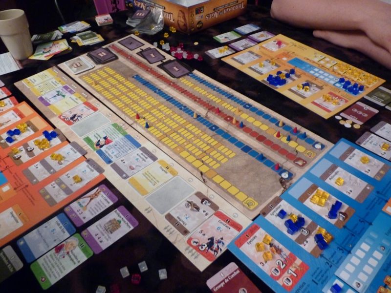 <a href="http://www.jedisjeux.net/through-the-ages-g-3368.html">Through the Ages</a>