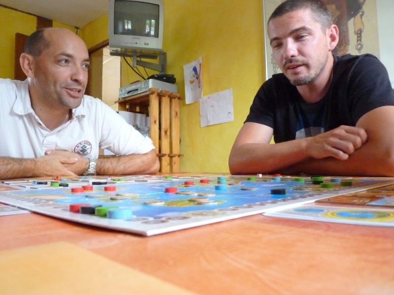 <a href="http://www.jedisjeux.net/olympos">Olympos</a>