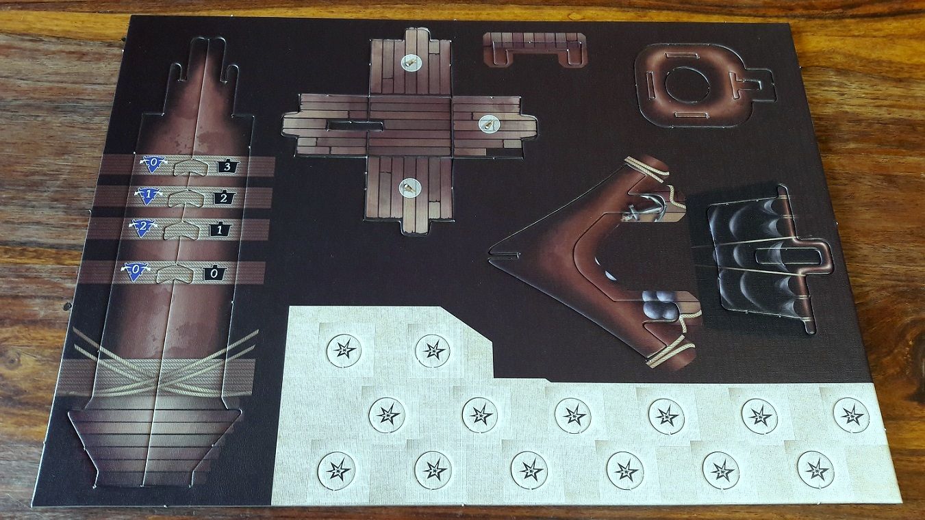 Le mât, la vigie, la voile et les jetons dégâts.