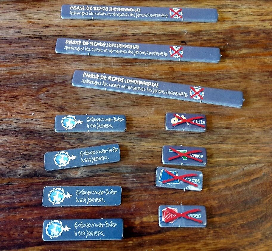 Ces jetons ne sont pas flous, ils viendront juste troubler vos actions possibles durant votre tour en venant cacher certaines actions sur votre plateau individuel !