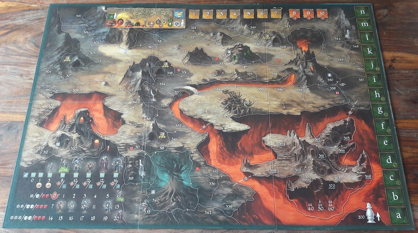 Le verso du plateau toujours aussi mystérieux et sombre (miam !)