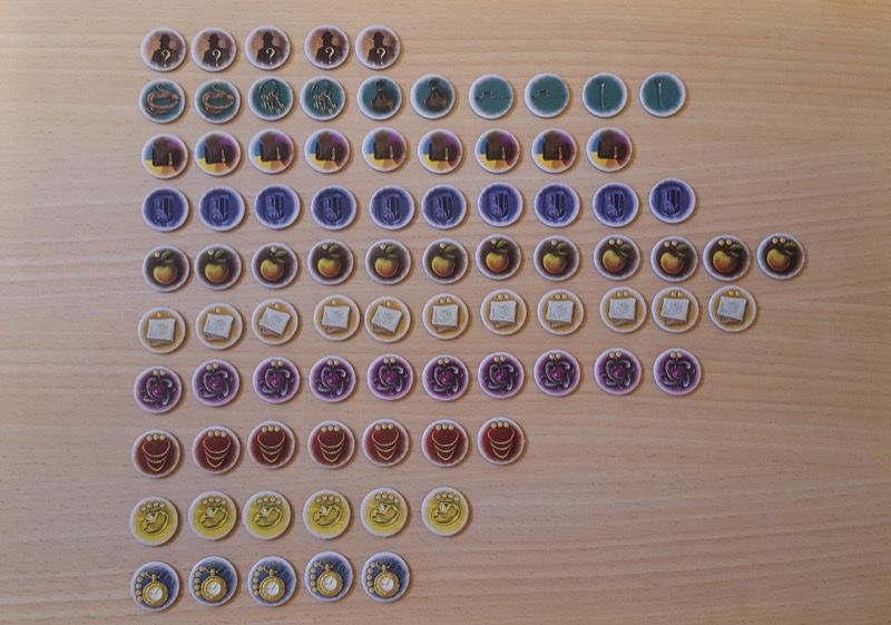 Les 88 jetons ronds dont 5 personnages, 10 jetons Outil, 10 jetons cambriolage et 60 jetons Objet de 7 types différents.