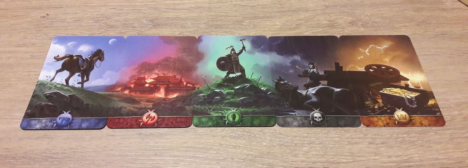 la frise réalisée  avec le dos des  5 types de cartes