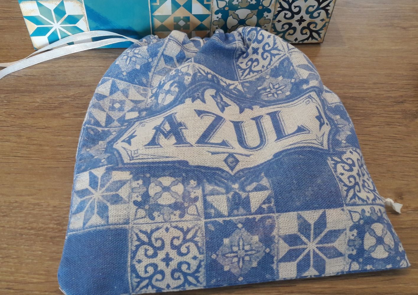 Le sac pour piocher les carreaux au hasard.