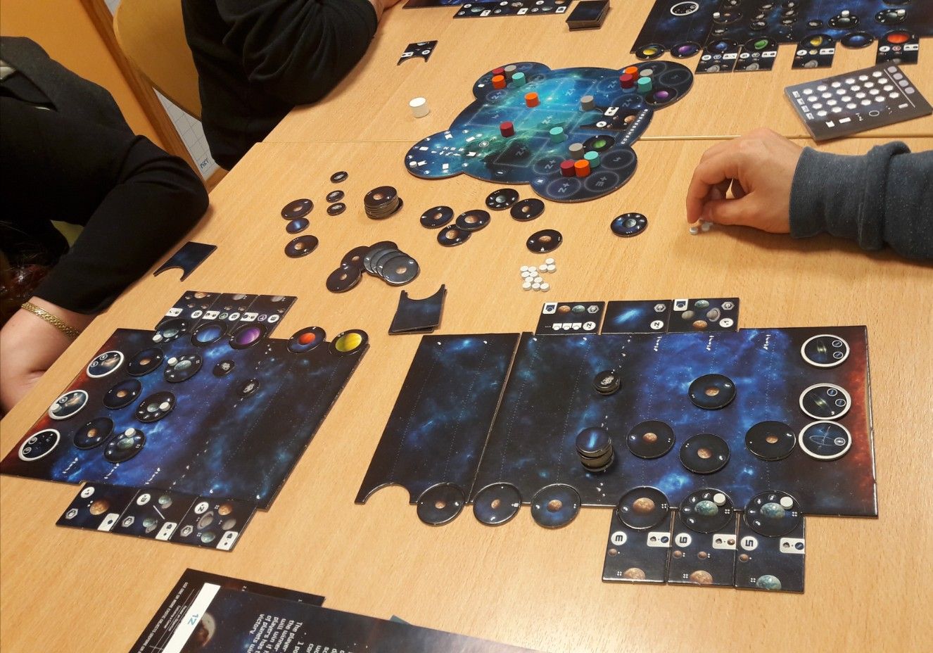 Le mix terriennes / gazeuses ( Hannah) et le système à comètes ( Benoît )