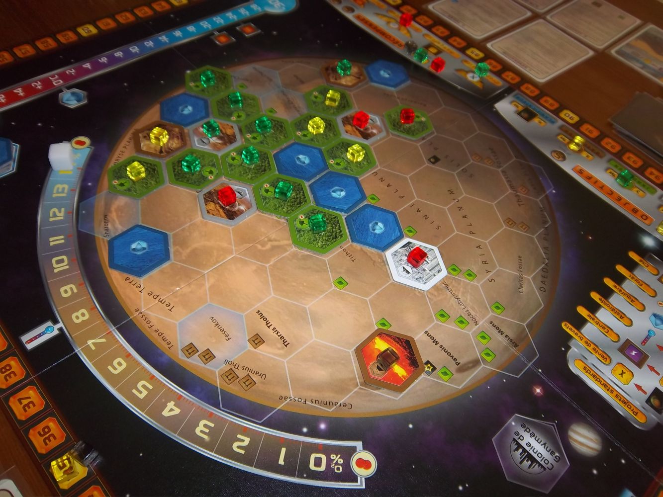 Je sais que certains le trouvent moche, mais moi je le trouve joli ce jeu...