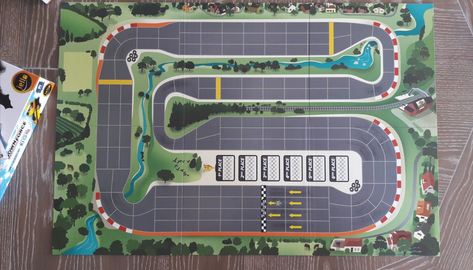 Des lignes droites, une forêt, et au milieu coule une rivière. C'est Spa !