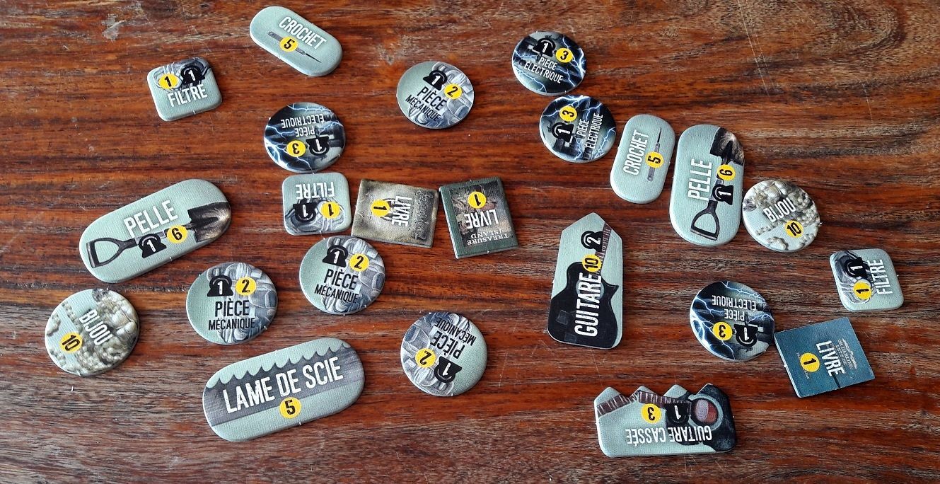 Il s'agit un peu du bric-à-brac, des pièces électriques et mécaniques, des livres, des crochets, pelles, scies...