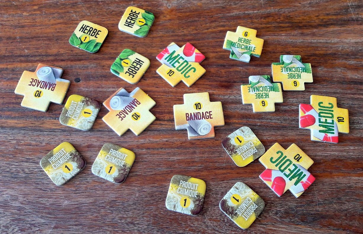 Principalement médical : bandages, médicaments, plantes médicinales mais aussi produits chimiques...