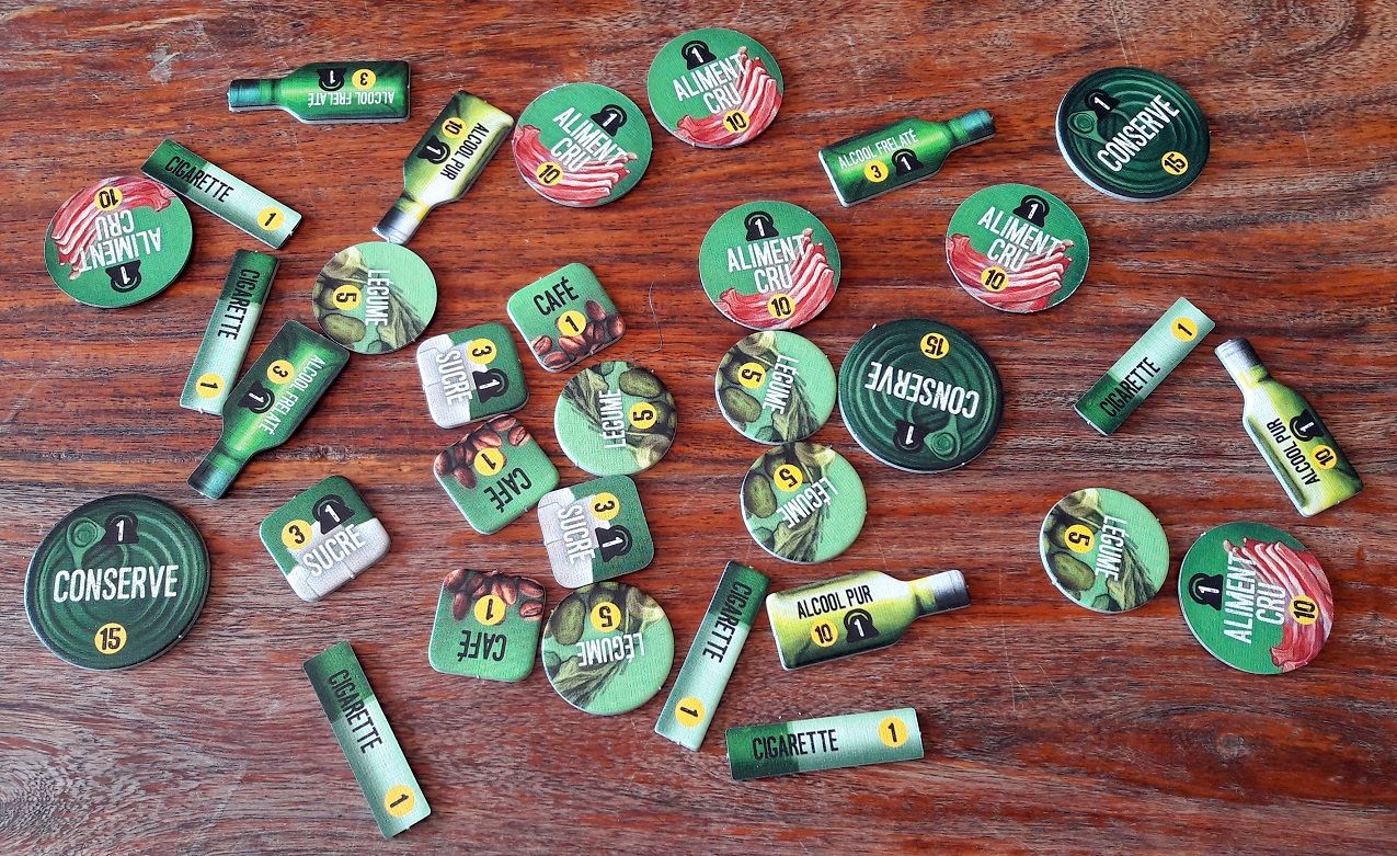 Impossible de survivre sans manger soit des légumes, soit de la viande crue, soit des conserves, mais on peut aussi trouver du sucre, du café et des cigarettes !