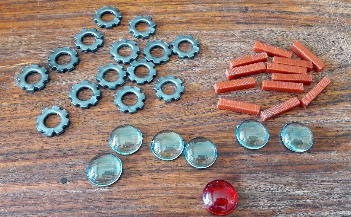 L'eau, les composants, le bois et le marqueur bruit en rouge :)