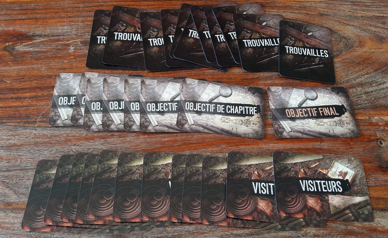 Ici on retrouve les cartes trouvaille, les objectifs (dont l'objectif final : survivre) et les visiteurs.