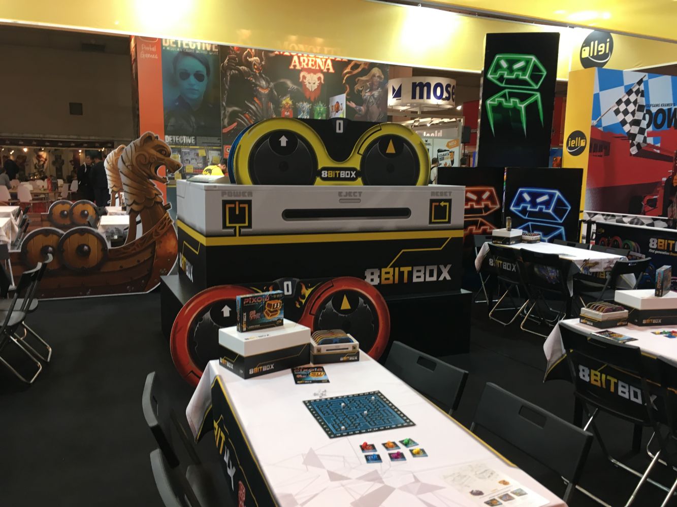 Le coin du stand de Iello pour la 8 bit box
