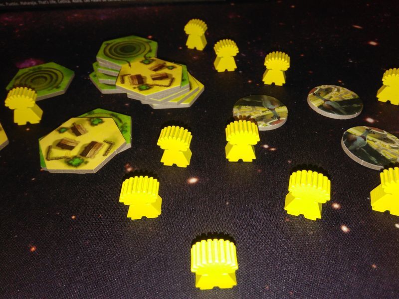 Le set pour un joueur, composé de meeple incas, et de quelques tuiles terrain.