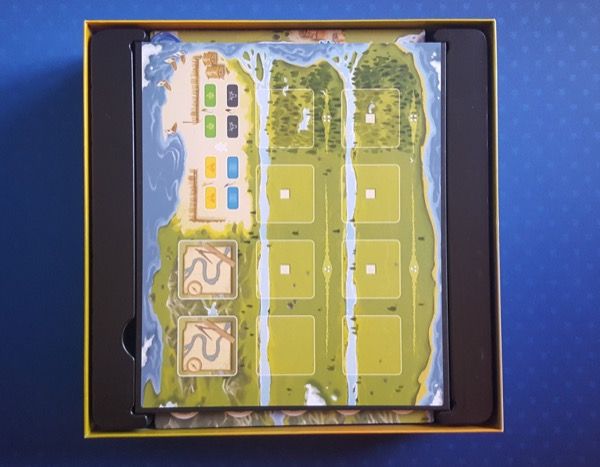 Rangement du plateau de jeu avec un autre insert pour le bloquer.