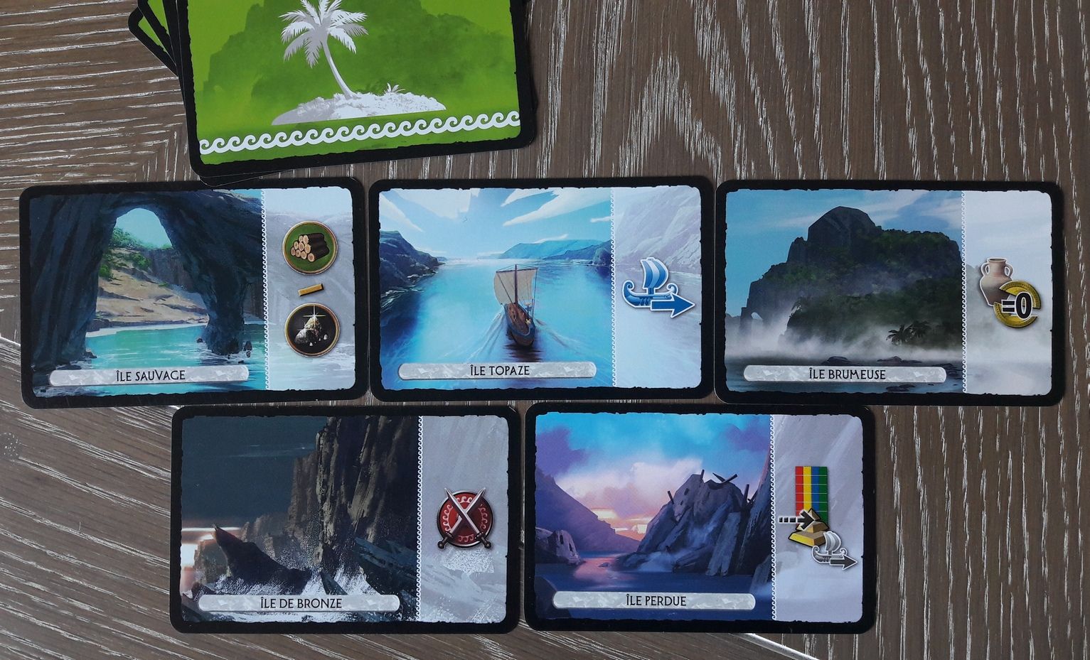 5 îles  de niveau 1...  belles illustrations : chapeau l'artiste !
