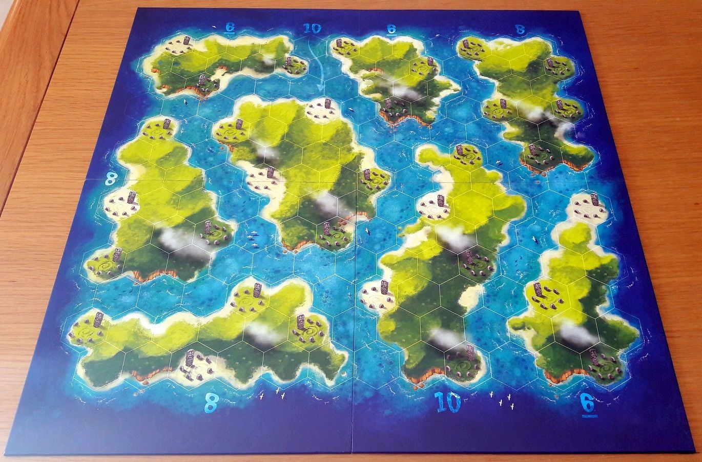 Un bien bel îlot haut en couleur, on pourra regretter de ne pas avoir un plateau alternatif (au dos par exemple).