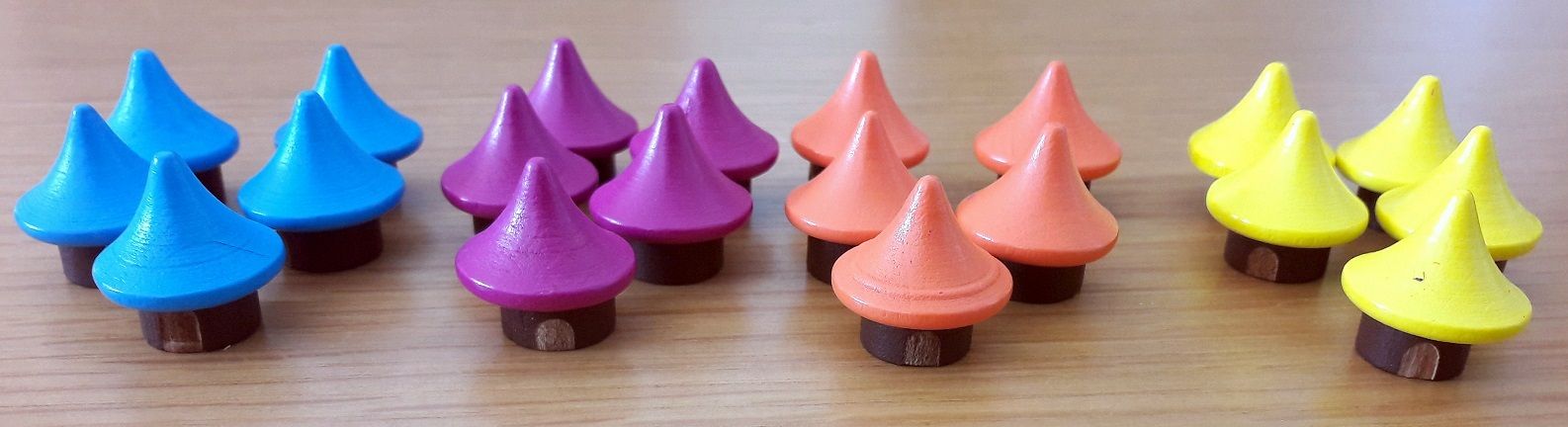 5 huttes pour chaque joueur pour représenter les camps des différents joueurs qui devront être intelligemment placées pour la deuxième partie du jeu.