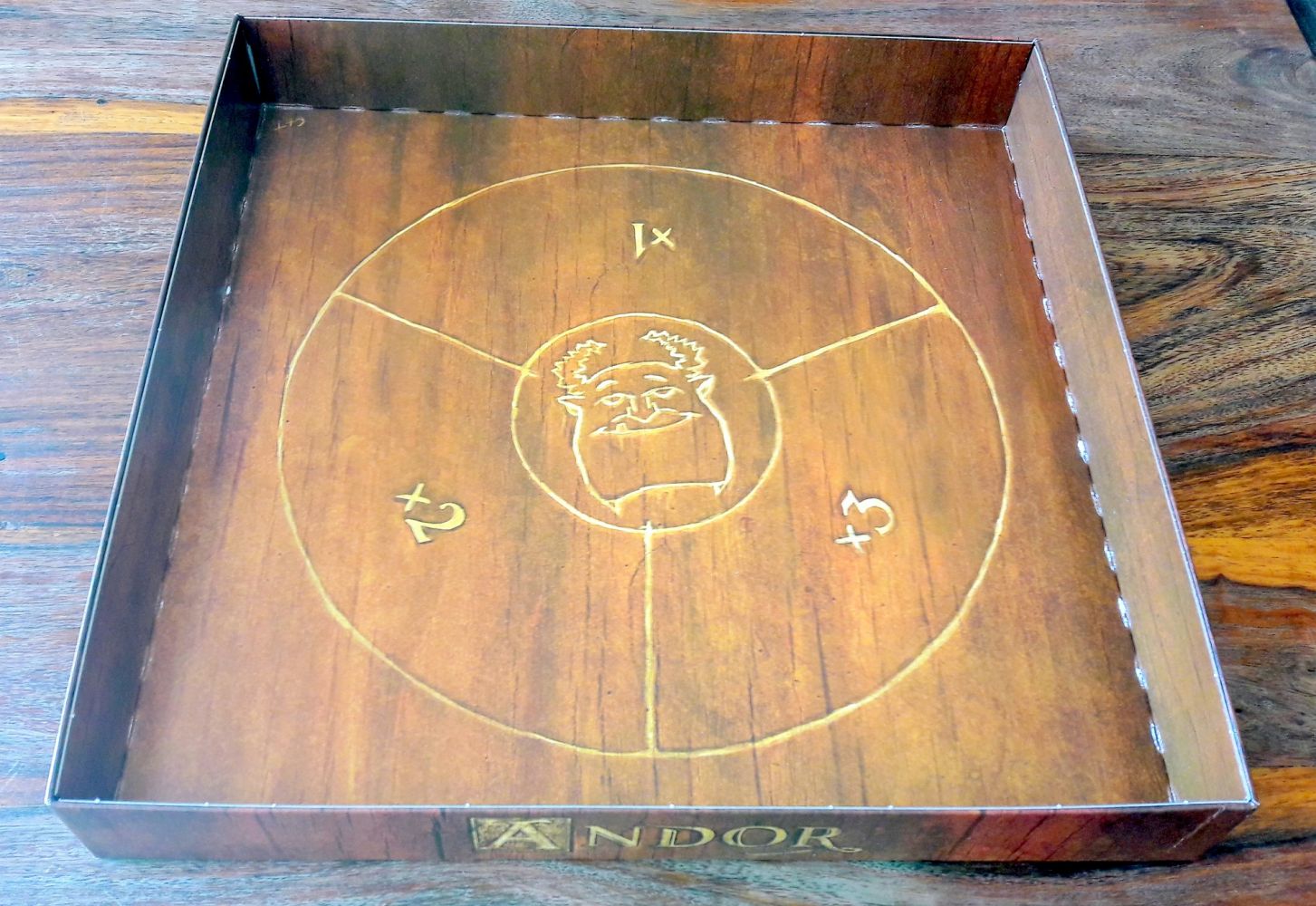 Toujours pas de thermoformage mais un plateau pour le fameux jeu des tavernes d'Andor.