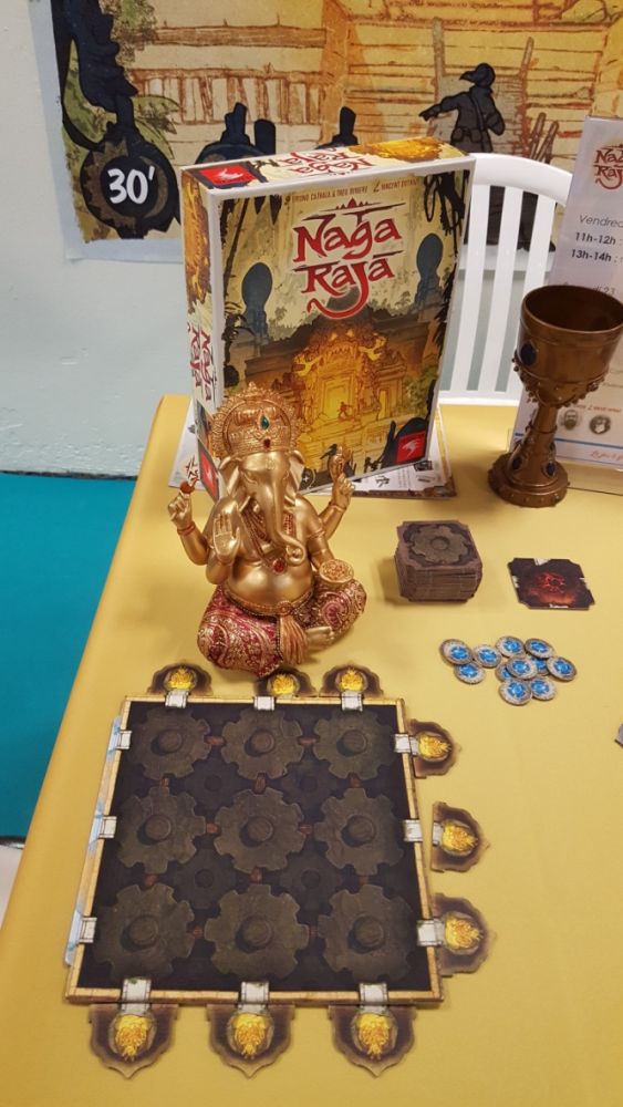 Mise en valeur du matériel avant l'ouverture du salon et l'arrivée des joueurs