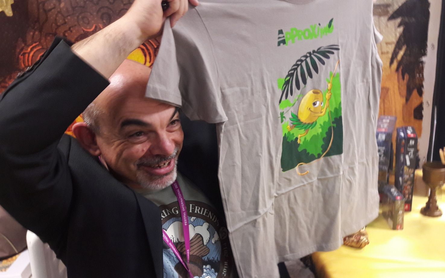 Toujours aussi jeune et facétieux. Et il est content de sa blague !