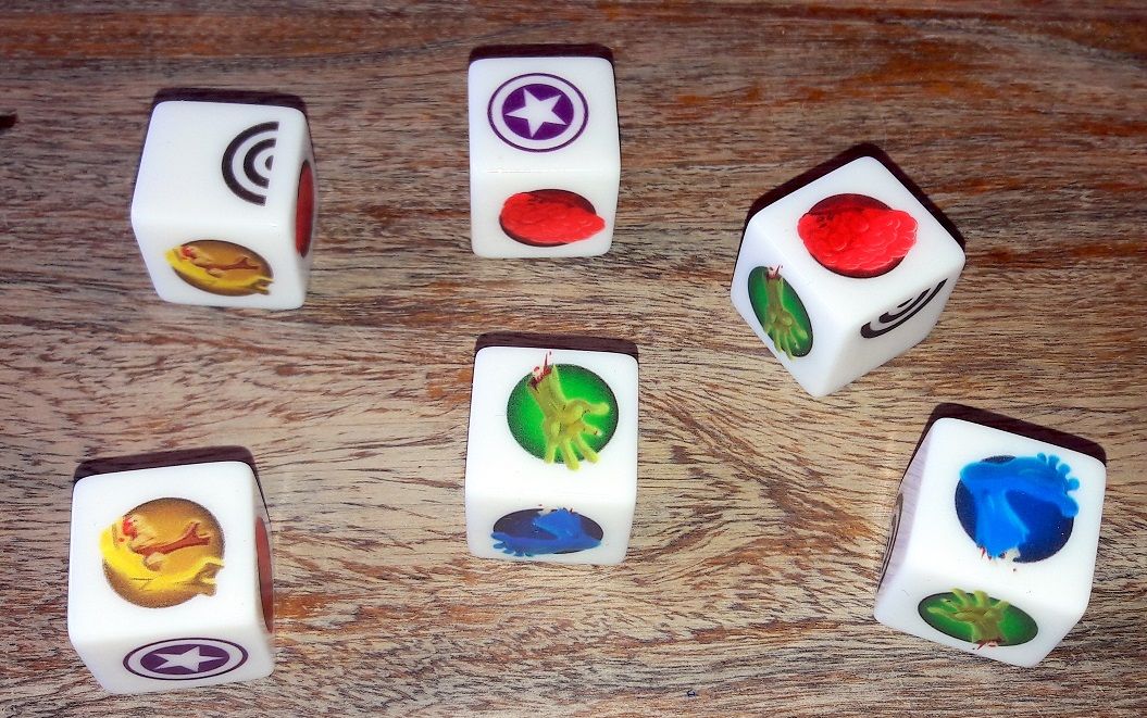 6 dés qui serviront à chaque tour de combat : 3 lancés max !