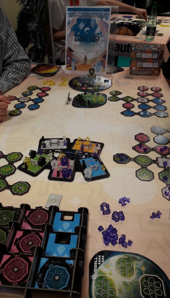 Space Gate Odyssey . Les stations orbitales d'une partie à 4 joueurs