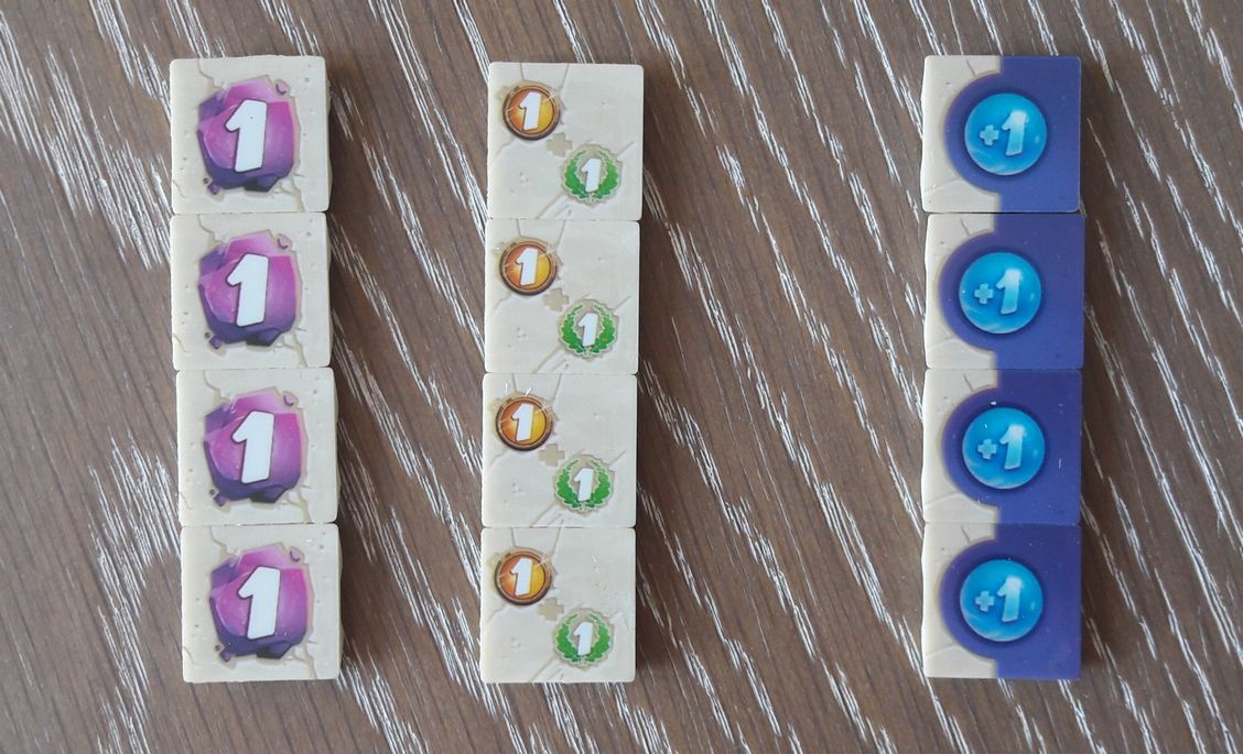 Dans l'ordre Fragment originel (Titan),  marqueur loyauté (Titan) , et le marqueur du Golem lunaire (Déesse) . 1 face pour chaque joueur.