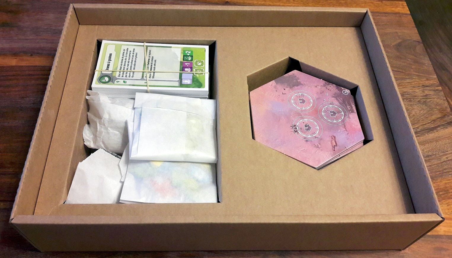 Tout possède  bien une place, on sera même un peu surpris de la facilité d'usage des sachets en  papier une fois bien calés.