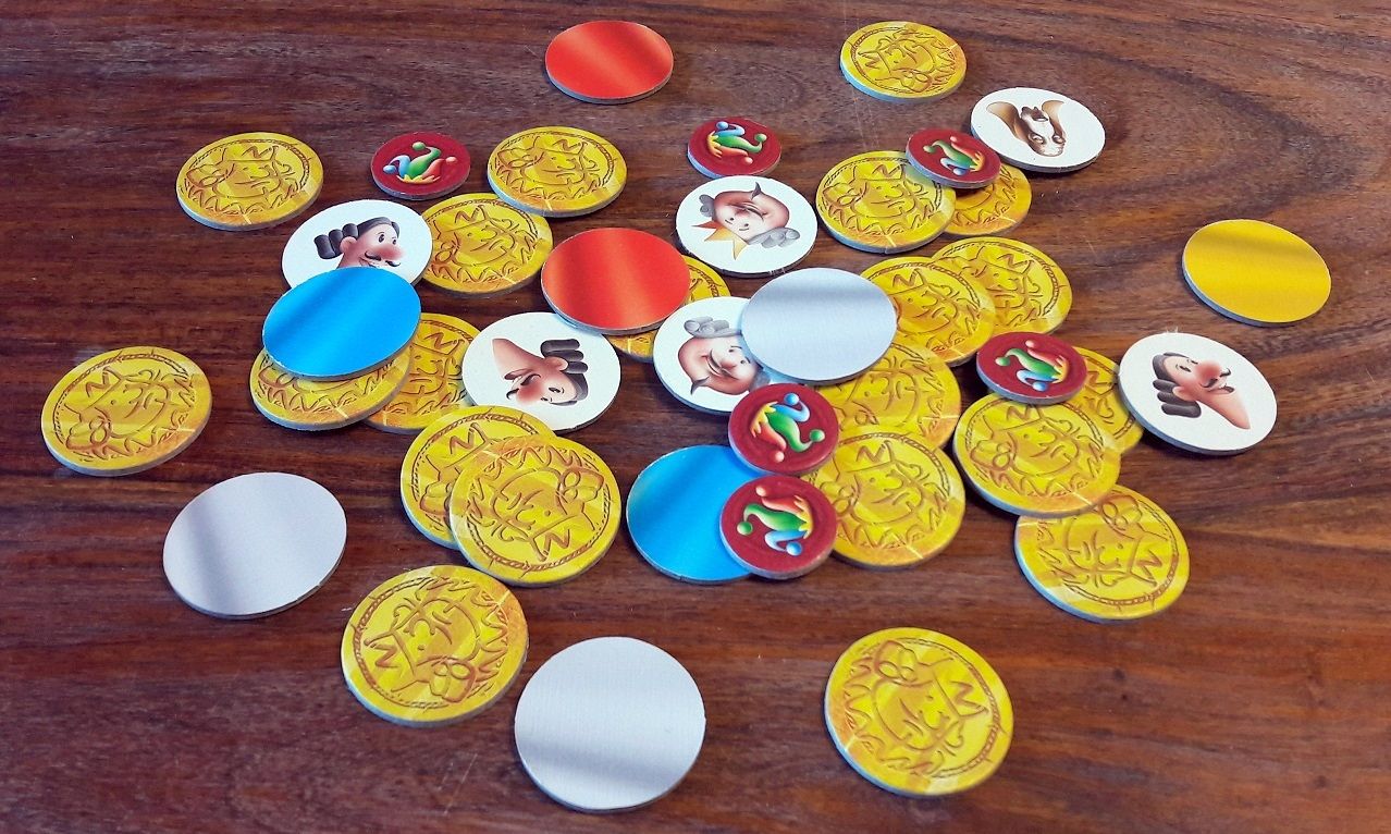 Une fois dépunché,  on découvre le verso des jetons pièces qui seront les objectifs à se souvenir.