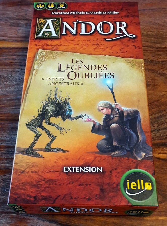 Du format classique des petites extensions Andor ( demi-épaisseur, demi largeur, mais même longueur que le jeu de base).
