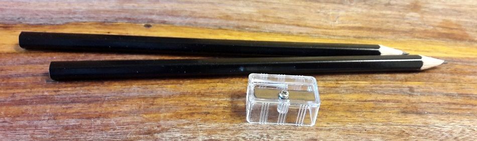 Je dois avouer avoir été fortement surpris par la présence du taille-crayon mais cela est juste super utile :)