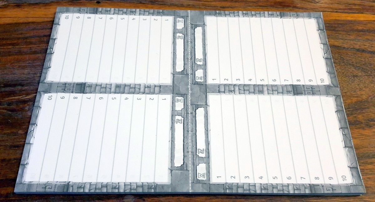 Malin le bloc de papier avec 8 listes de mots piégés pour une partie complète et la possibilité de plier au milieu pour se cacher !