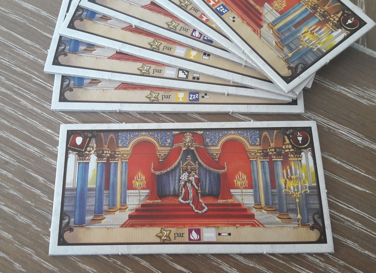 Cette fois ci toutes les illustrations sont identiques , seuls les pouvoirs changent. (je ne me formalise pas).