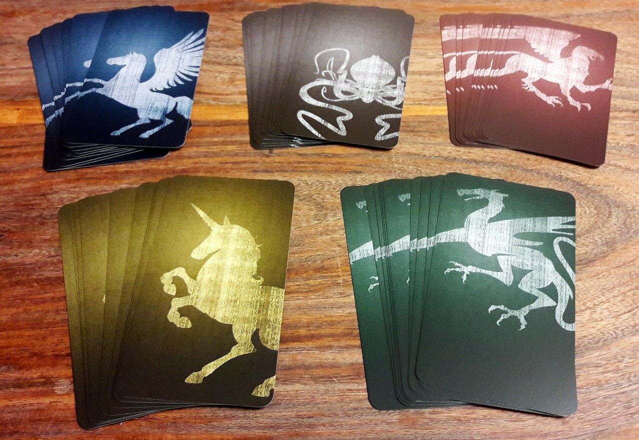 De superbes cartes aux couleurs des 5 familles du royaume !