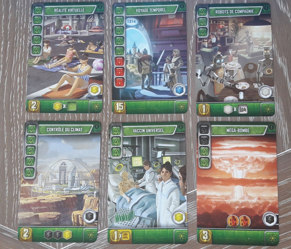 Les vertes : les avancées scientifiques. Toutes ces cartes sont uniques, à l’inverse des grises et des noires qui peuvent être présentes plusieurs fois dans le jeu.  Beaucoup de points et quelques bonnes productions de ressources.