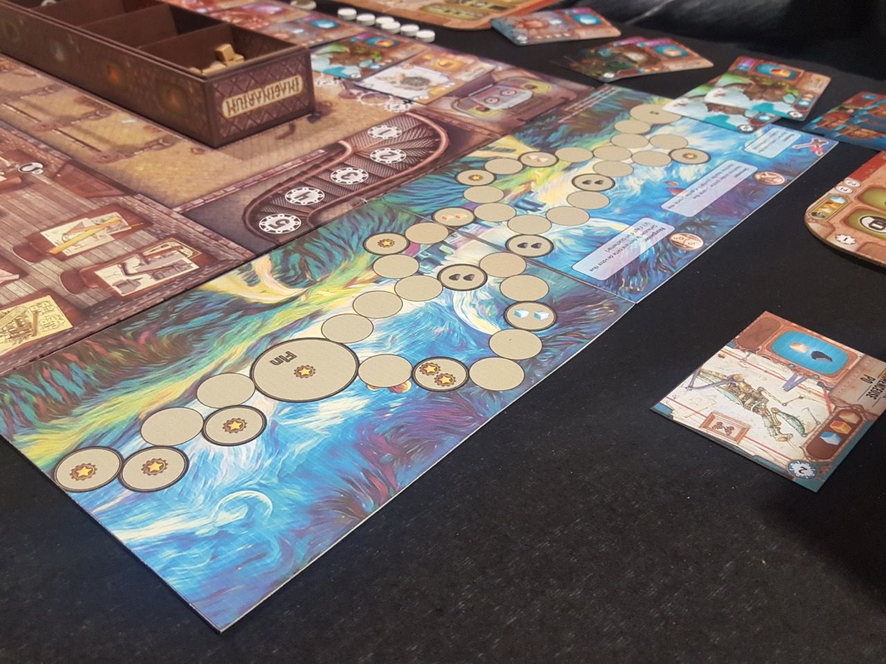 Le plateau des rêves rajouté au dessus-du plateau du jeu de base.