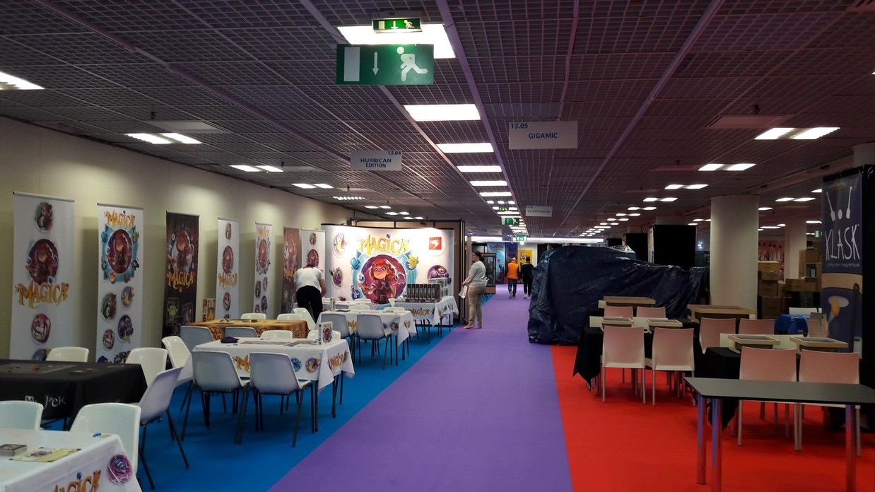 Dans les allées c'est le calme plat à 9h00.