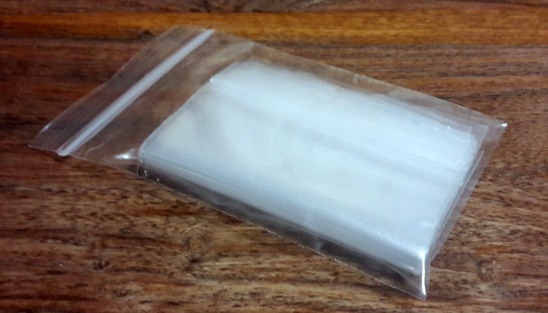 Beaucoup de sachets (suffisamment pour préparer un sachet par joueur : très pratique !!!)