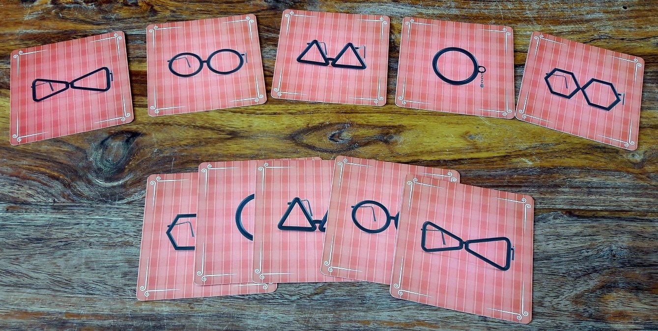 2 cartes de chaque lunette, une seule manquera à l'appel : celle du coupable !