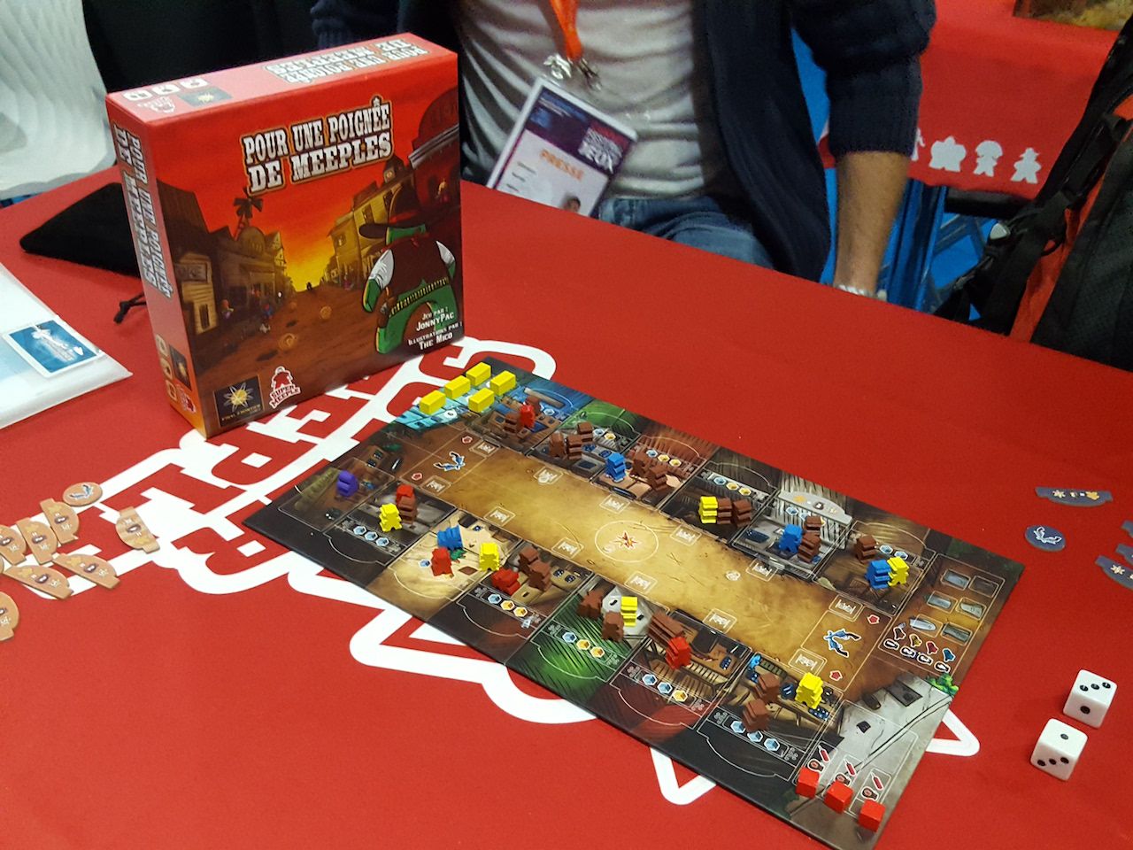 Sur le stand de Super Meeple un début de partie de Pour une poignée de Meeples de Jonny Pac Cantin. Nous n'avons pas vraiment été convaincus.