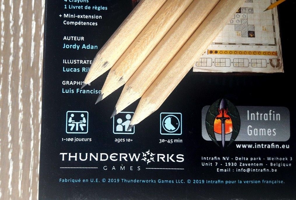 4 crayons basiques type Ikea ou Casto ;) mais pas de gomme