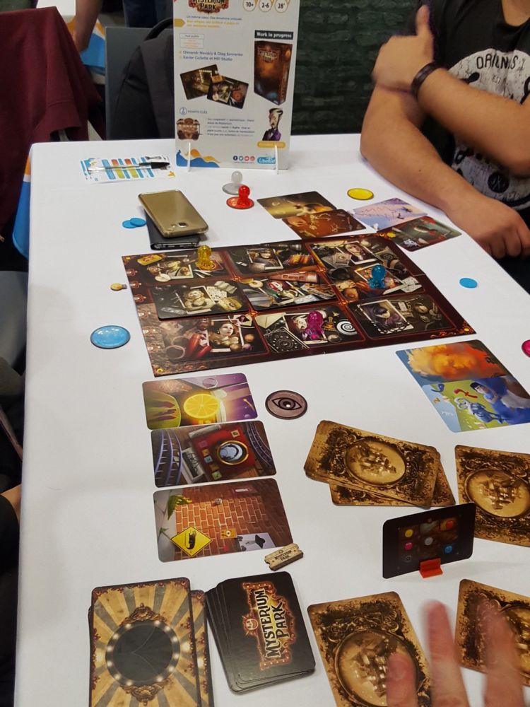 ... mais pas forcément plus simpliste au vu de cette première partie surtout pour le  rôle du fantôme.