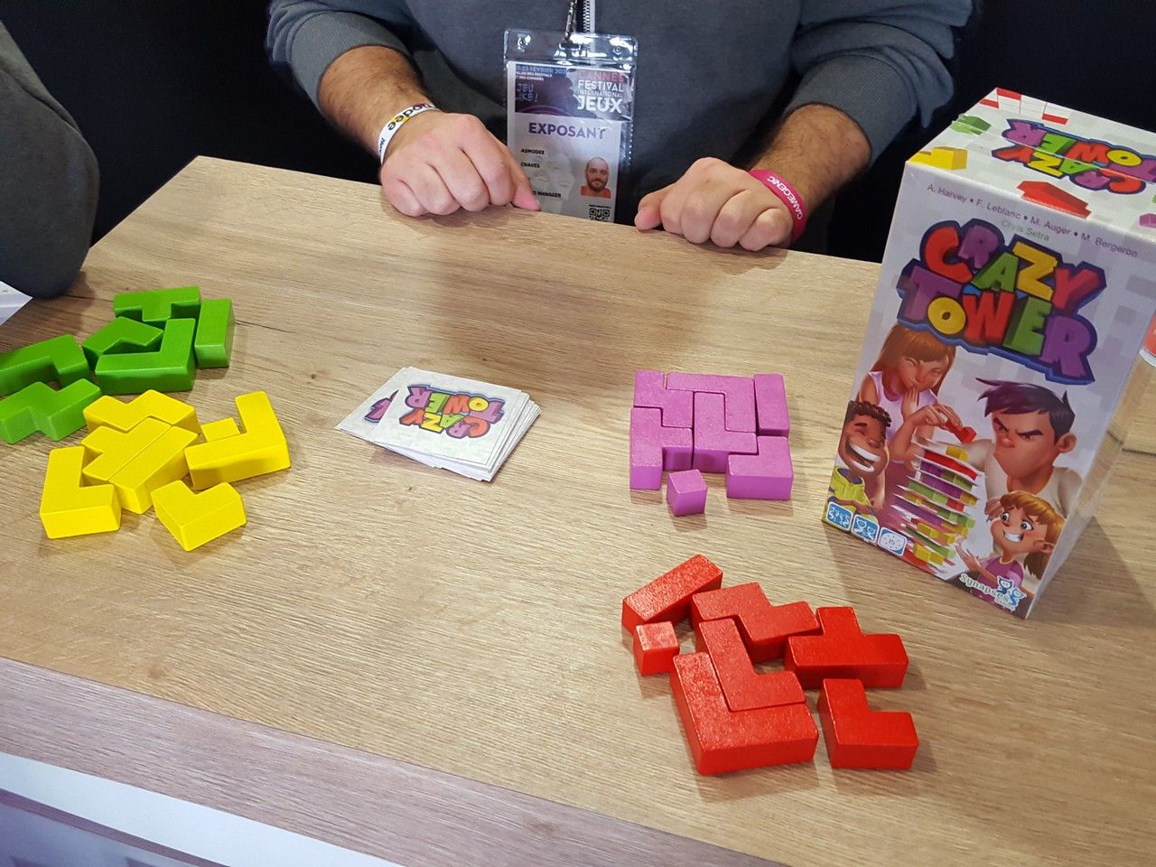 Crazy Tower de Alexis Harvey, Félix Leblanc, Manuel-Lucas Bergeron Duhamel, Mathieu Auger chez Synapses Games.