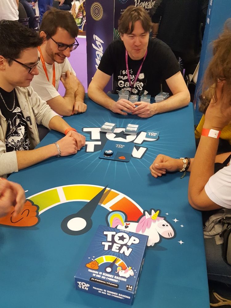 On continue notre visite des stands chez Cocktail Games pour essayer Top Ten leur nouveau jeu 'ambiance. C'est excellent mais le prix annoncé de 22€ à la sortie nous refroidit un peu !